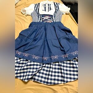NWOT Oktoberfest ladies costume.